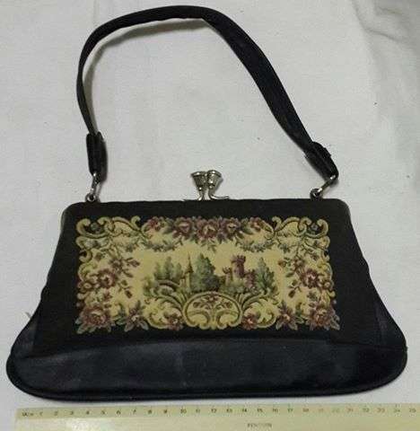 Beautiful vintage bag! LOOK!!