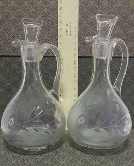 Gorgeous cut glass oil/vinegar set - one stopper has a crack - but is still in tackt