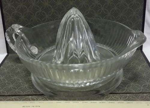 Glass citrus juicer