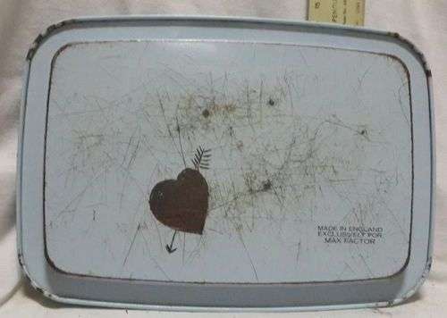 Pretty tin tray!