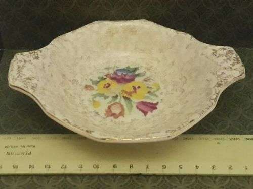 1933 H&K Tunstall Old English Sampler Needlepoint Pattern Bowl with Handles
