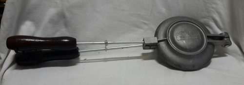 A VINTAGE SNACKLE TOAST A BUN JAFFLE IRON