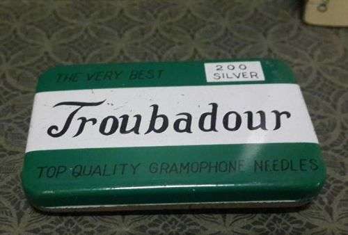 Troubadoer = GRAMOPHONE NEEDLES : NOT SEALED BUT STILL HAS NEEDLES IN TIN