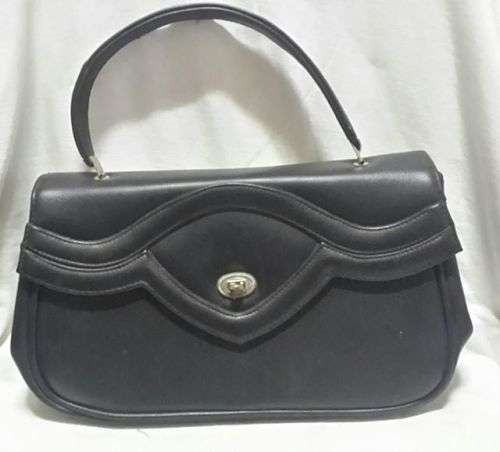 Vintage navy handbag!