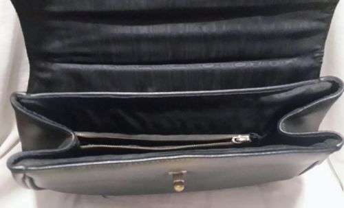 Vintage navy handbag!