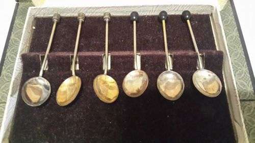 Pretty  set of made in England spoons - Enameled