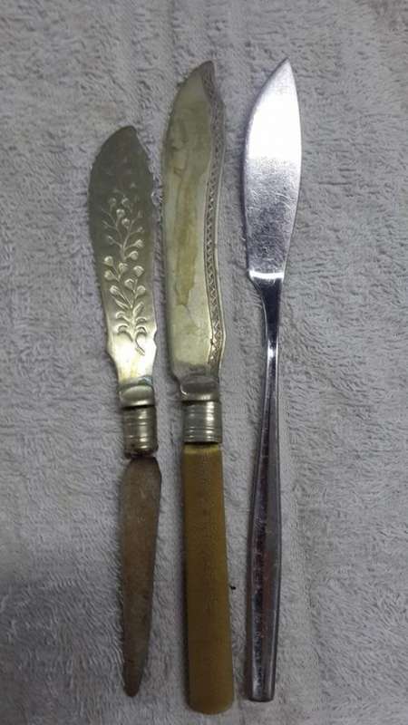 3 Decorative mis-matched fish knifes