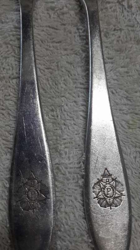 Set of 4 marked fish knifes