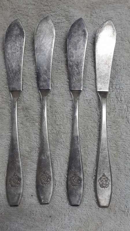 Set of 4 marked fish knifes