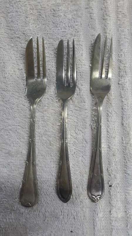 3 Pretty mis-matched cake forks
