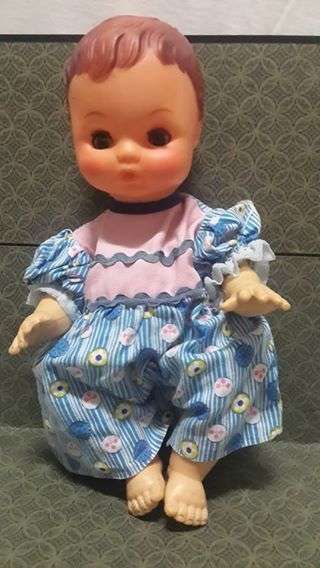 Pretty VINTAGE doll!!  LOOK!