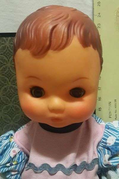 Pretty VINTAGE doll!!  LOOK!