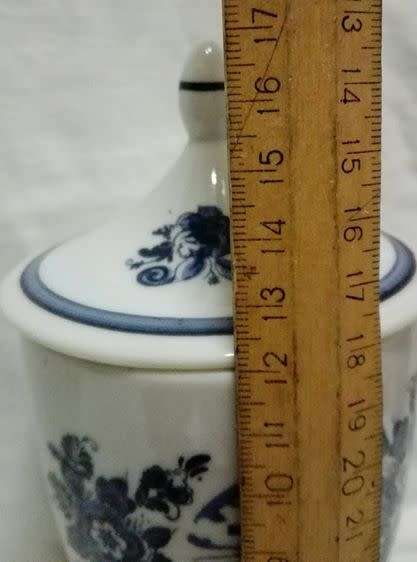 Delft urn