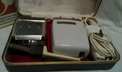 Vintage used Payer-Lux electrical shaver in original case - as per photo -working!