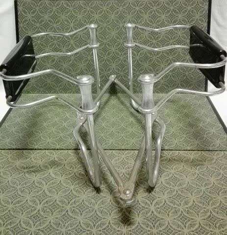 Expandable dish holder
