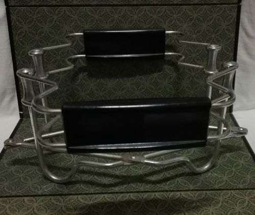 Expandable dish holder