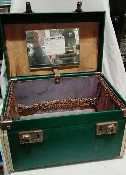 Vintage vanity - Look!