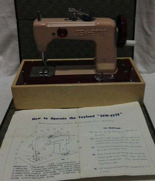 Sew-ette sewing machine - WORKING in carry case