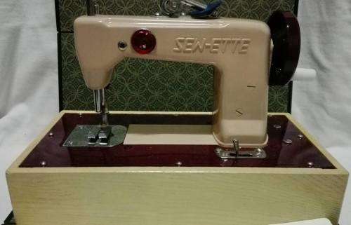 Sew-ette sewing machine - WORKING in carry case