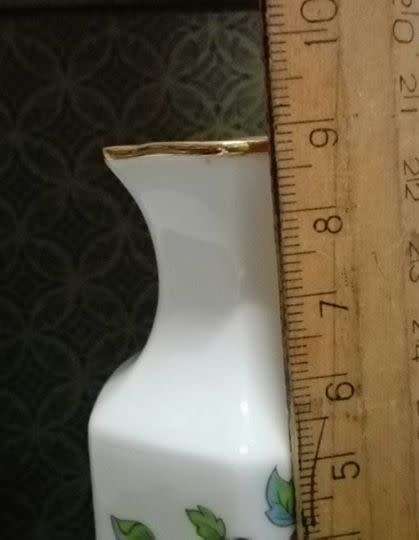 Vintage AYNSLEY FINE BONE CHINA ENGLAND  HEXAGON SHAPED BUD VASE