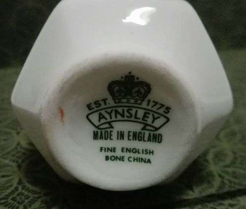 Vintage AYNSLEY FINE BONE CHINA ENGLAND  HEXAGON SHAPED BUD VASE
