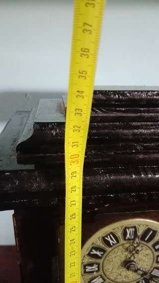 Mantel Clock - works with battery, chimes - wins time. West Germany
