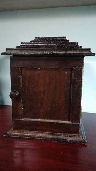 Mantel Clock - works with battery, chimes - wins time. West Germany