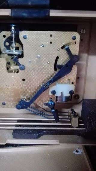 Mantel Clock - works with battery, chimes - wins time. West Germany