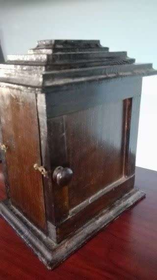 Mantel Clock - works with battery, chimes - wins time. West Germany