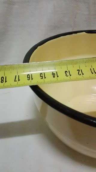 Enamel mixing bowl