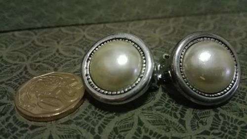 Lovely clip on earrings!!