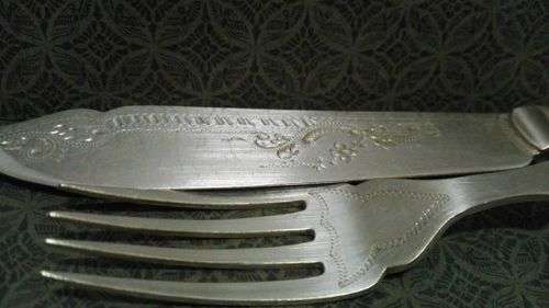 Lovely vintage EPNS silver cuffed Bone handles fish set