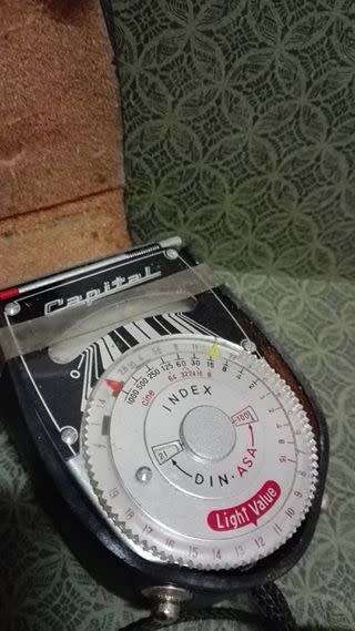 CAPITAL : LIGHT METER : WORKING