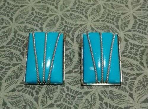 Vintage clip on earrings - Pretty!