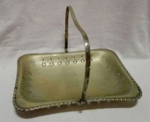 Vintage serving basket - metal