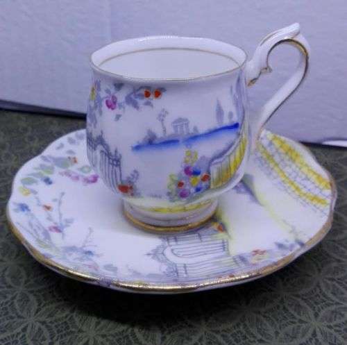 Royal Albert Bone china  - Rosedale! WOW!!! LOOK!! Cup and saucer - Demitasse cups