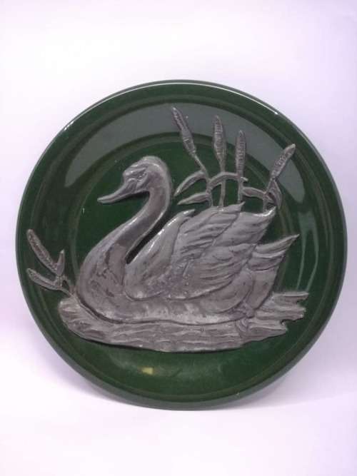 Vintage wall plate with raised metal swan