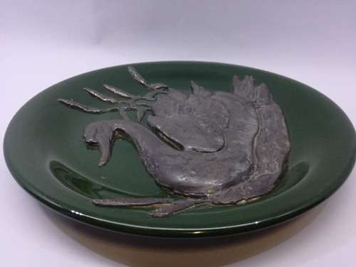 Vintage wall plate with raised metal swan
