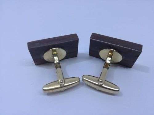 Pretty vintage stone cufflinks - small chip in one corner - LOOK!