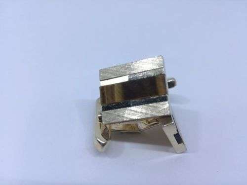 Pretty vintage tiger eye cufflinks - small chip in one corner - LOOK!