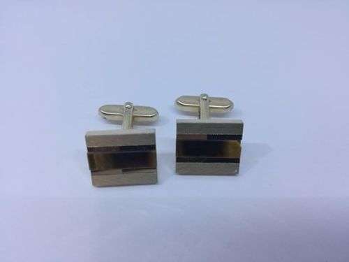 Pretty vintage tiger eye cufflinks - small chip in one corner - LOOK!