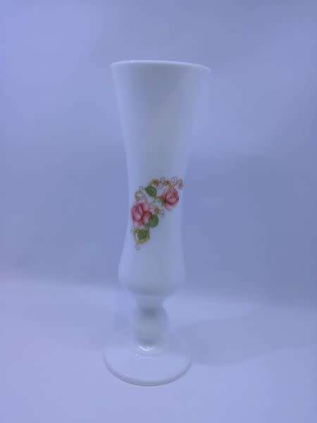 Vintage milk glass vase!