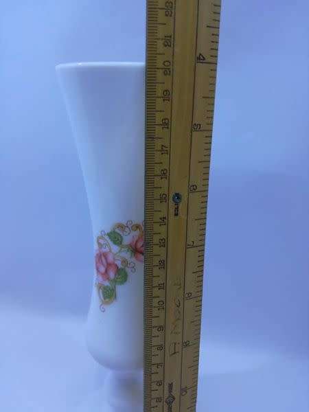 Vintage milk glass vase!
