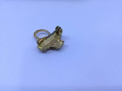 Small flower basket brooch
