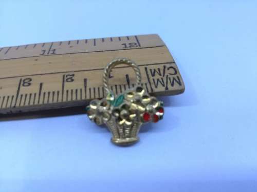 Small flower basket brooch