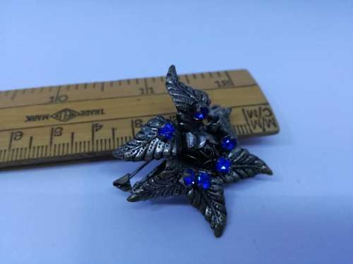 Lovely blue stone accent brooch! - Look!