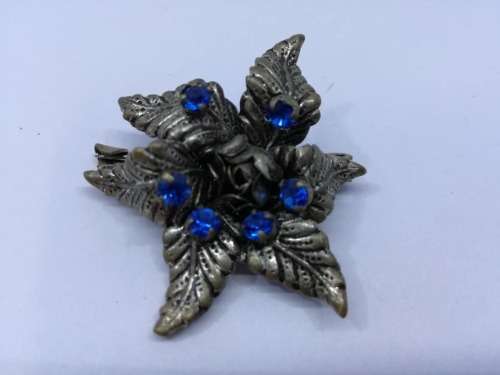 Lovely blue stone accent brooch! - Look!