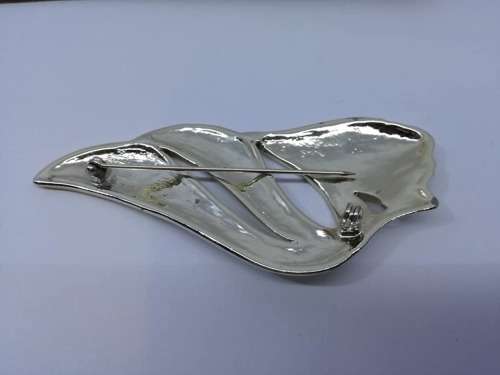 Lovely vintage brooch- Look!