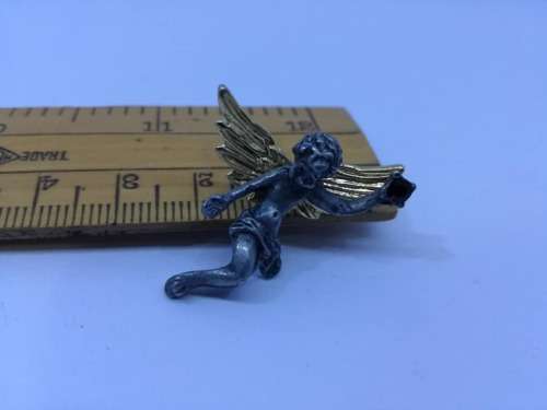 Gorgeous angel pin - Gold wings