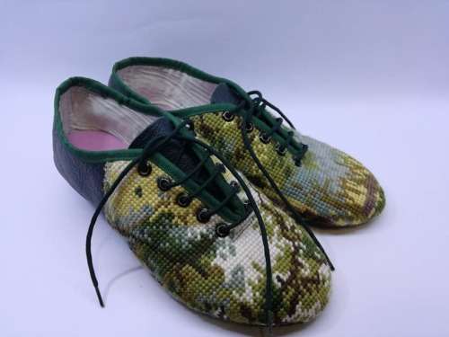 Fantastic tapestry shoes! Size 5 - Suz fabric Art
